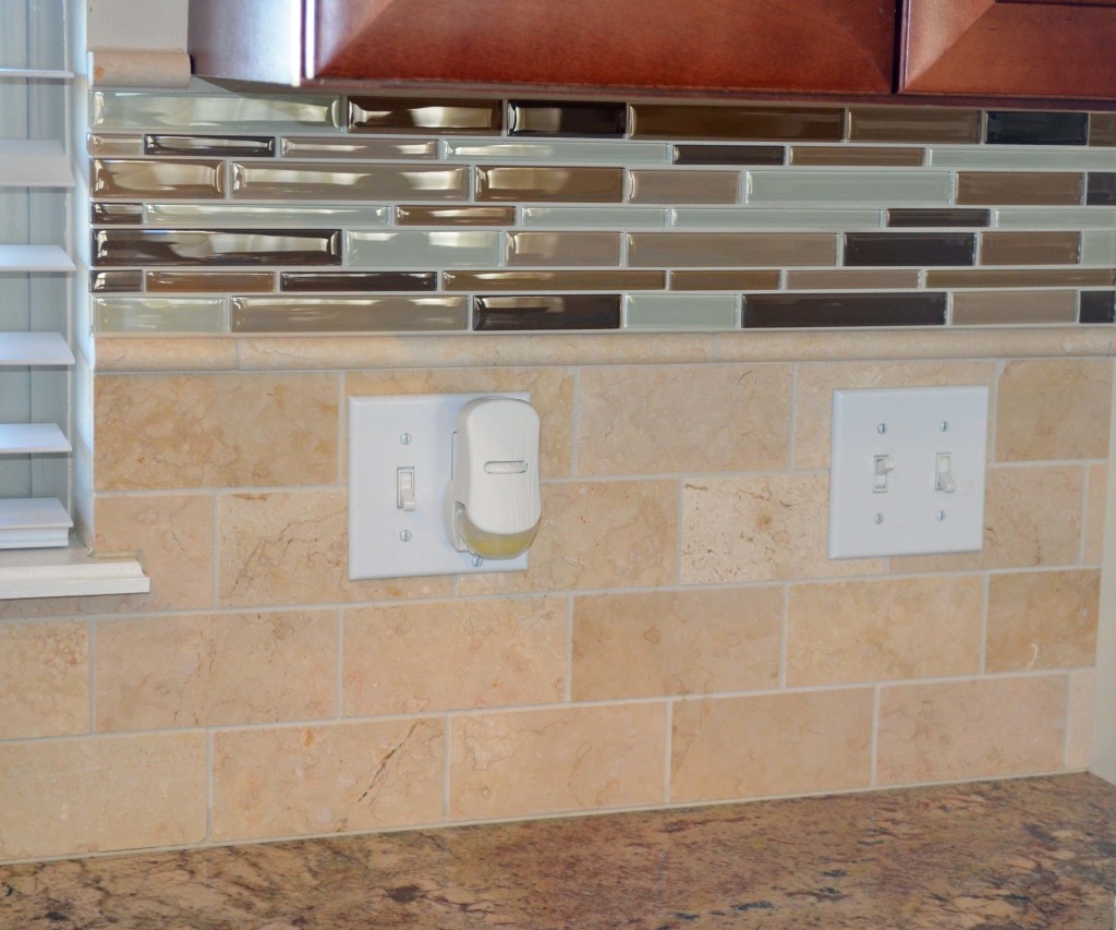 Backsplash tile store spacers