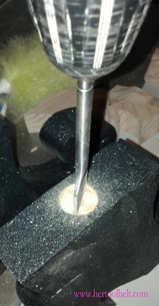 hertoolbelt- drill hole for leg