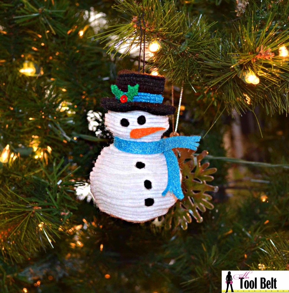 On the 5th day of Christmas - create a 3-D stacked felt snowman ornament for a handmade Christmas Tree. Free pattern!