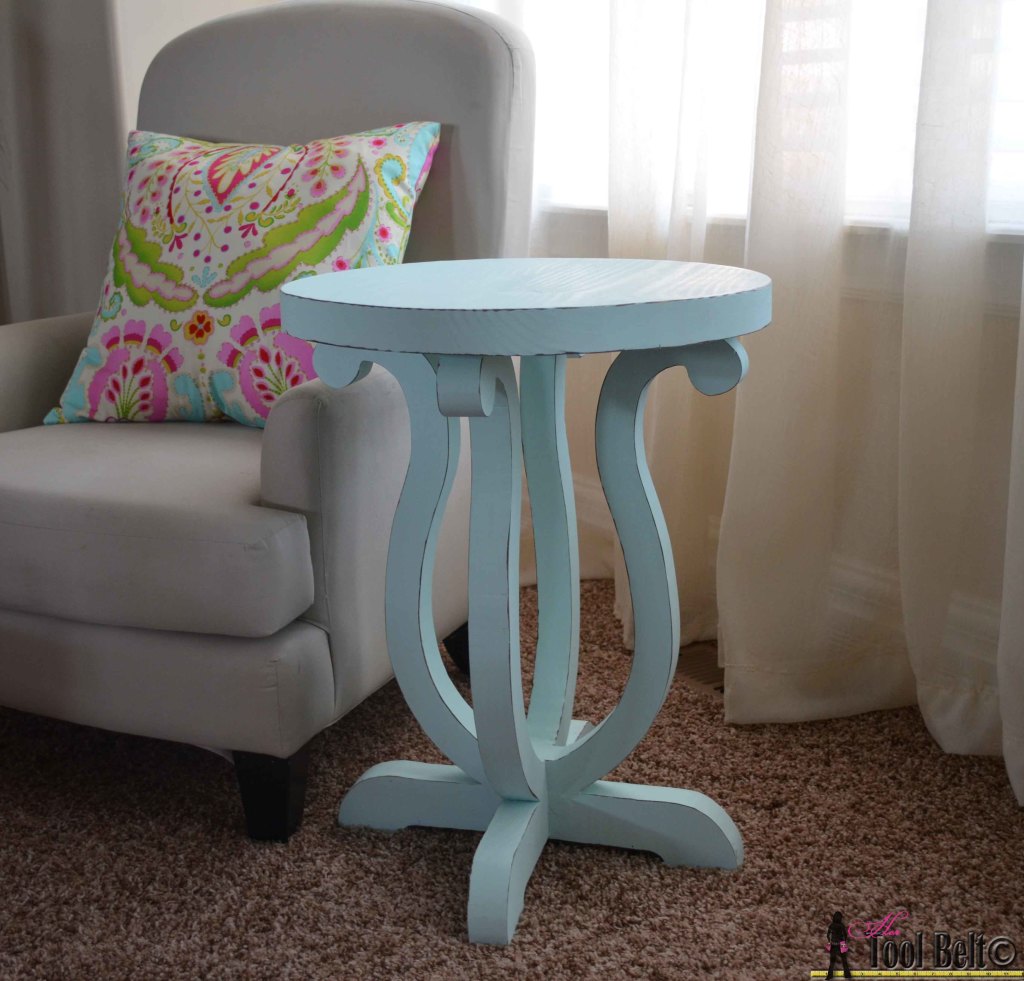 Build a cute side table from a simple 2 x 10 board. Free plans and pattern on hertoolbelt.com