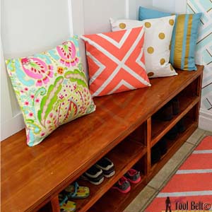 Organize those shoes with a shoe shelf bench, easily build it with pocket holes and these customizable woodworking plans.