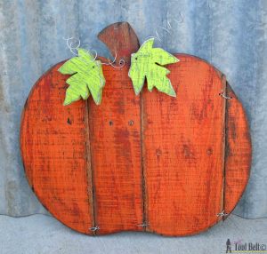 Rustic pallet pumpkin overview