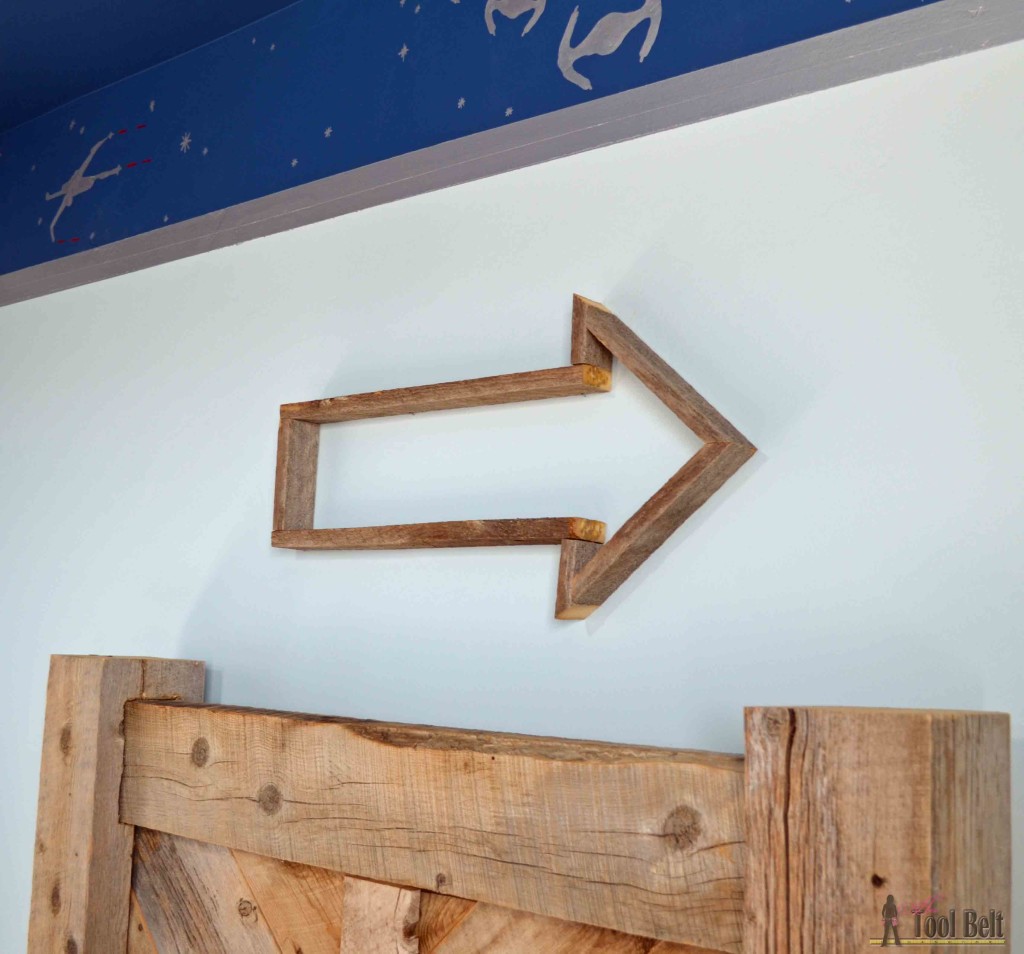 Build an easy industrial and rustic arrow with reclaimed wood and old corrugated tin with these free plans.