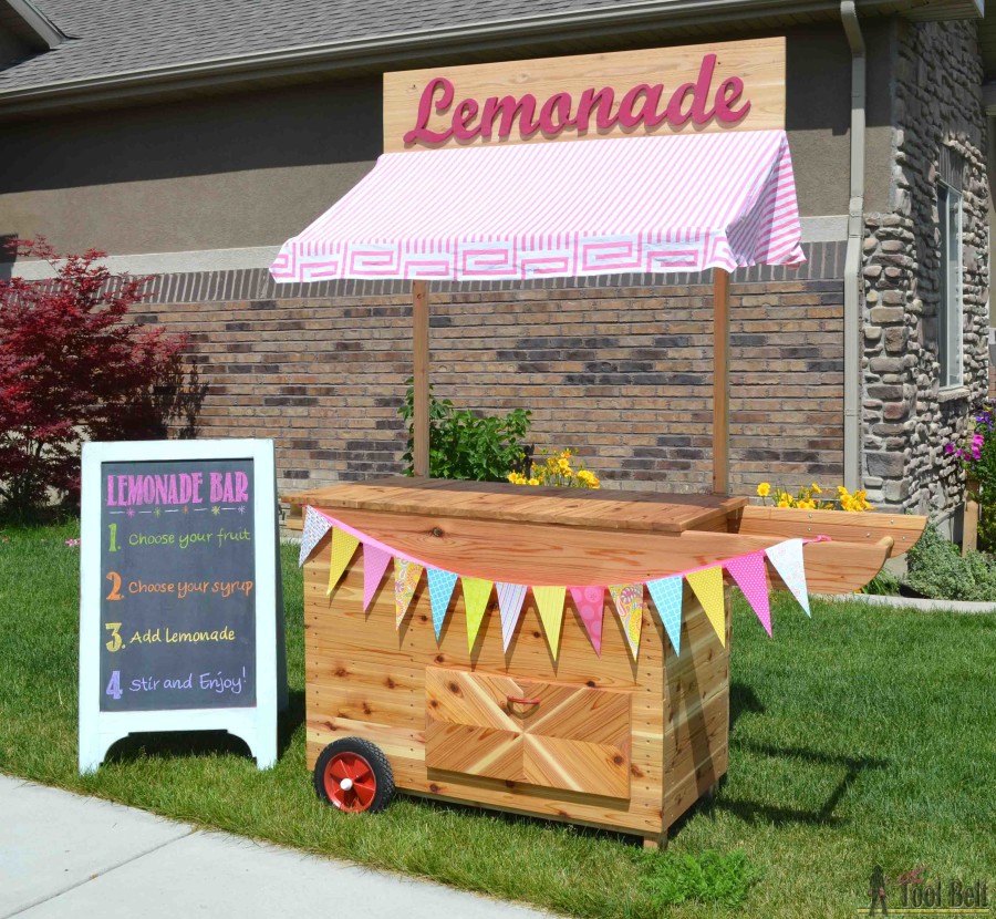 Build the cutest Lemonade Stand on the block and it's even on wheels!  This lemonade cart would be so cute for an outdoor wedding or party, free plans.