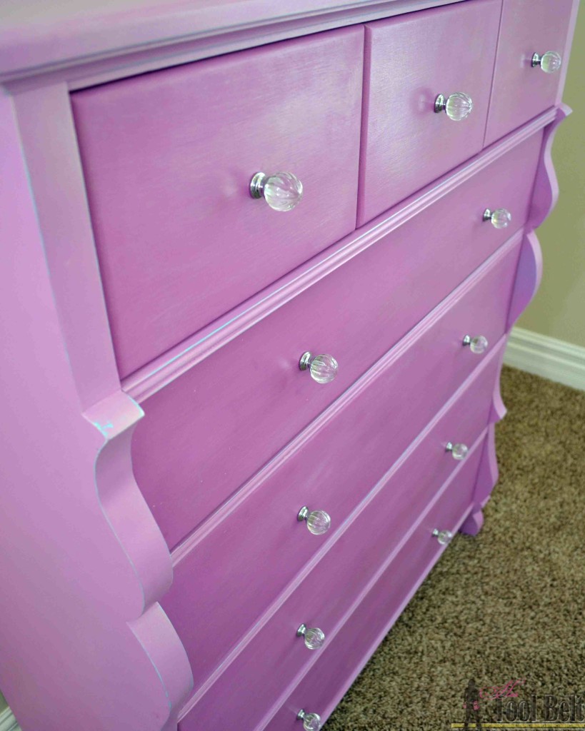 The perfect dresser for my little princess. Free plans to build a roomy Empire dresser with 7 drawers. 