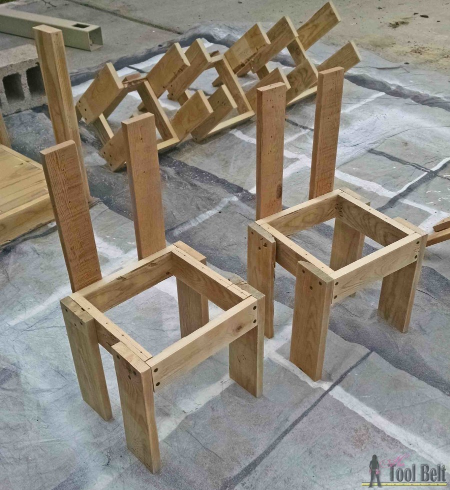 Build an easy table and chair set for the little kids. The set costs about $35 to build. Free plans!