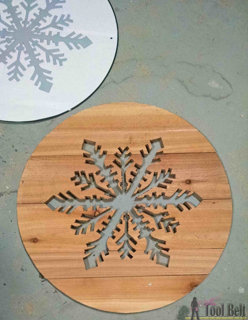 'Let it Snow' - wooden snowflake door hanger tutorial. cut pattern