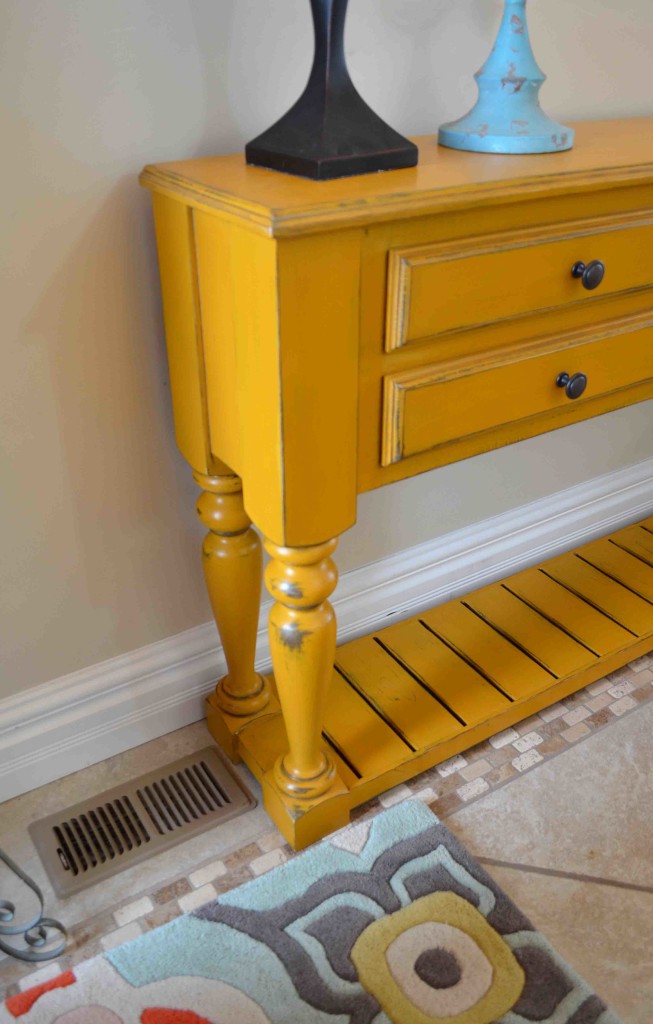 Need a stylish console table, perfect for your space? Free plans that you can easily customize the dimensions and build what you want. Buy the legs and DIY'ing is a breeze.