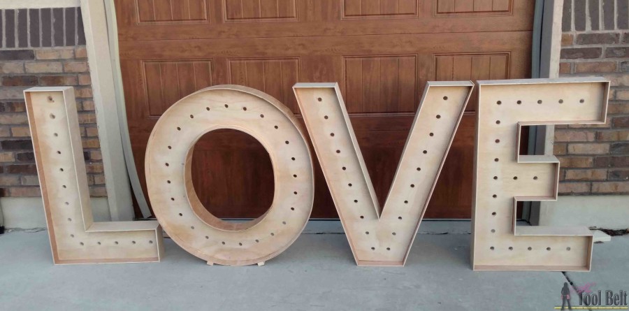 These are so cute for a wedding and make big statement! DIY LOVE marquee letters that are 40" tall and made from wood. Free plans + building tutorial.