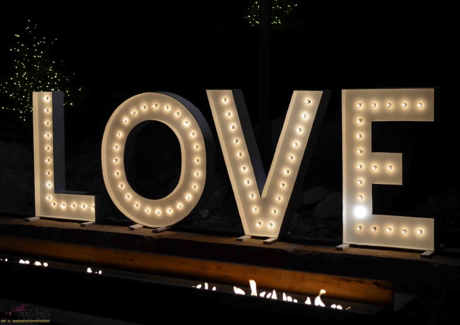 These are so cute for a wedding and make big statement! DIY LOVE marquee letters that are 40" tall and made from wood. Free plans + building tutorial.