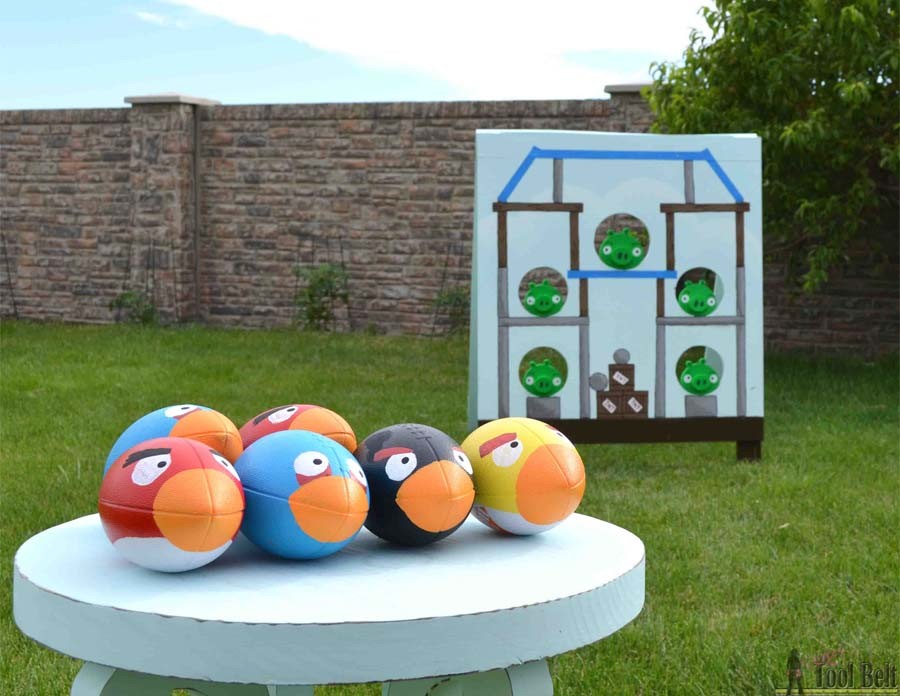 Knock out those bad piggies! Angry bird inspired football toss game, free plans and tutorial.