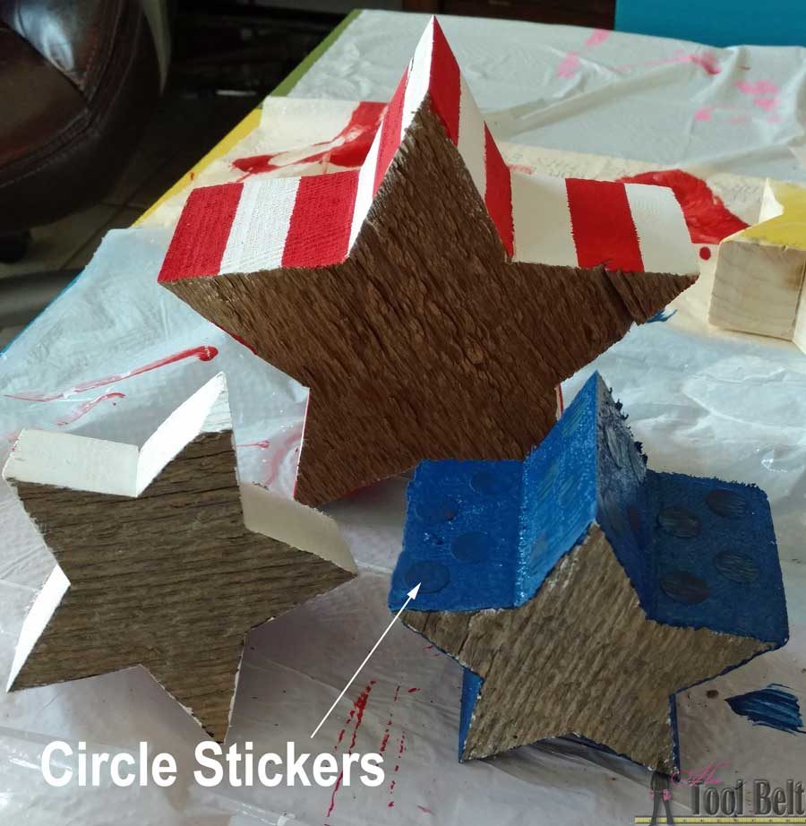Super easy wood craft using chunky reclaimed wood (barn wood). Distressed red, white and blue star blocks with free pattern and simple tutorial.