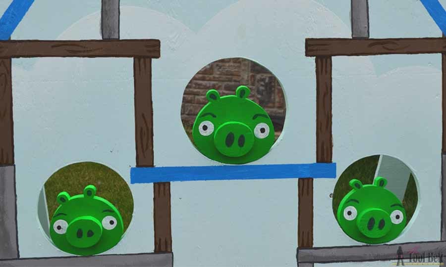Knock out those bad piggies! Angry bird inspired football toss game, free plans and tutorial.