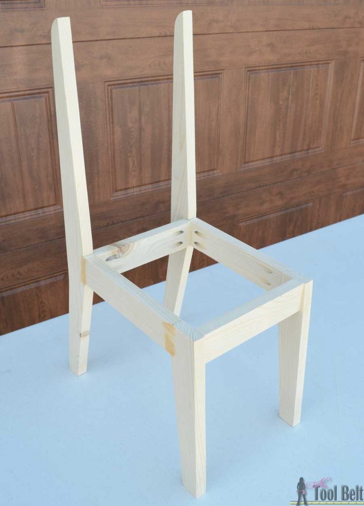 Build this cute little kids chair with one 1x8 board (about $10), perfect for your next tea party! Free plans and tutorial. 