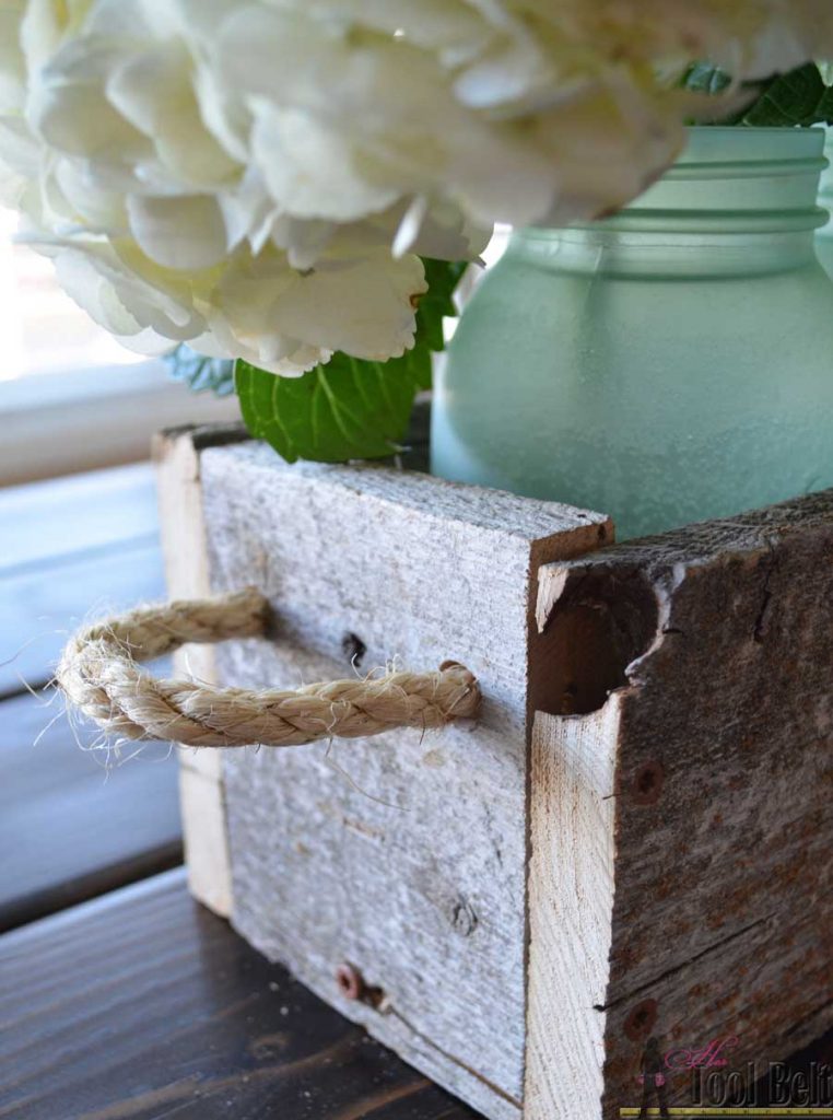 Simple box centerpiece plans with lots of variations on length and height.  Check out how to transform regular mason jars into pretty sea glass jars