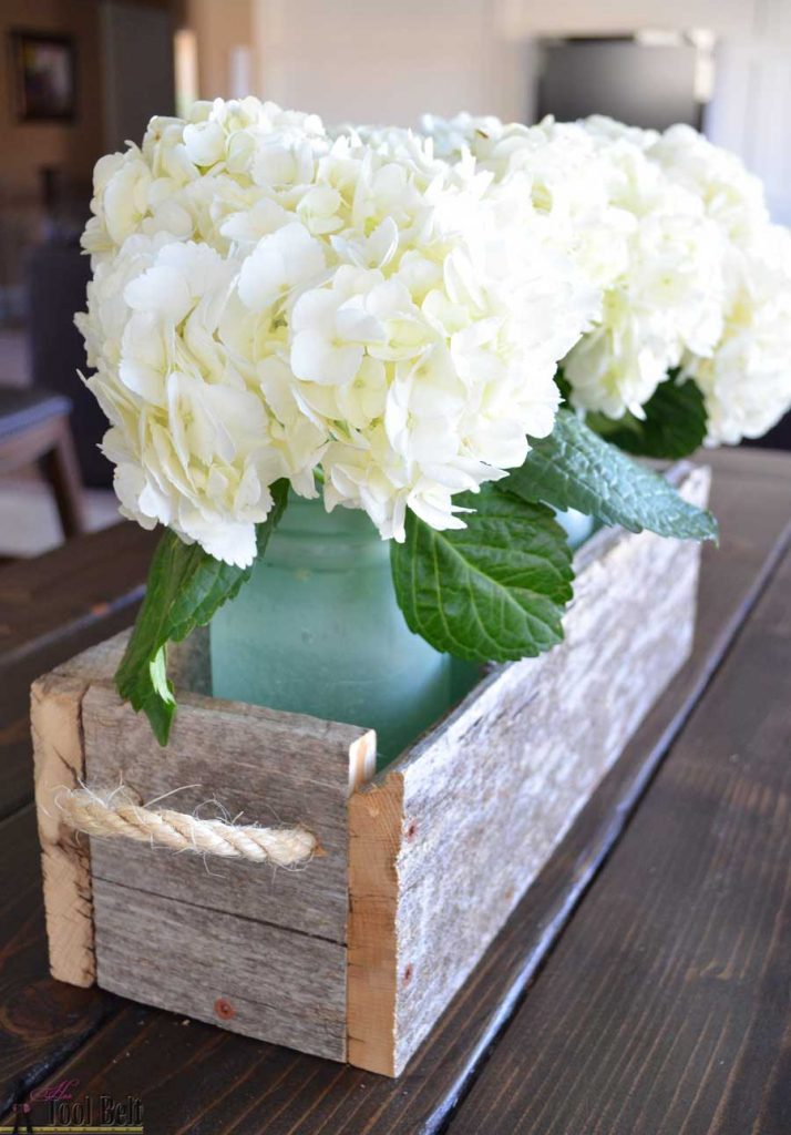 Simple box centerpiece plans with lots of variations on length and height.  Check out how to transform regular mason jars into pretty sea glass jars