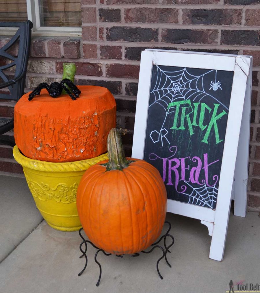 Make a simple and rustic 'Stump Pumpkin' or 'Log Pumpkin' from a wood stump. Use a chain saw to cut a simple chamfer along the top and bottom of a log for one pumpkin look. Add ribs around the stump for a more detailed rustic pumpkin. Cheap and cute Fall or Halloween craft.