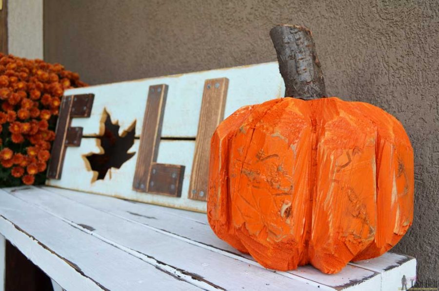 Make a simple and rustic 'Stump Pumpkin' or 'Log Pumpkin' from a wood stump. Use a chain saw to cut a simple chamfer along the top and bottom of a log for one pumpkin look. Add ribs around the stump for a more detailed rustic pumpkin. Cheap and cute Fall or Halloween craft.