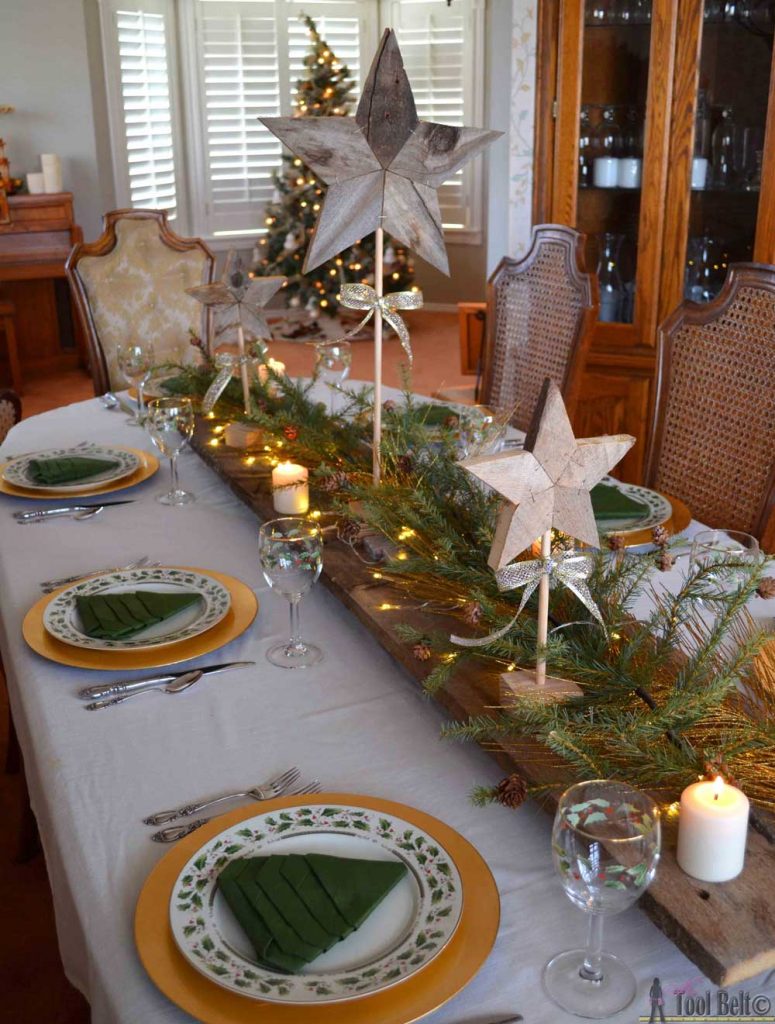 Easily add natural elements into your Christmas decor with these simple rustic patchwork wooden stars. Free patterns and tutorial.