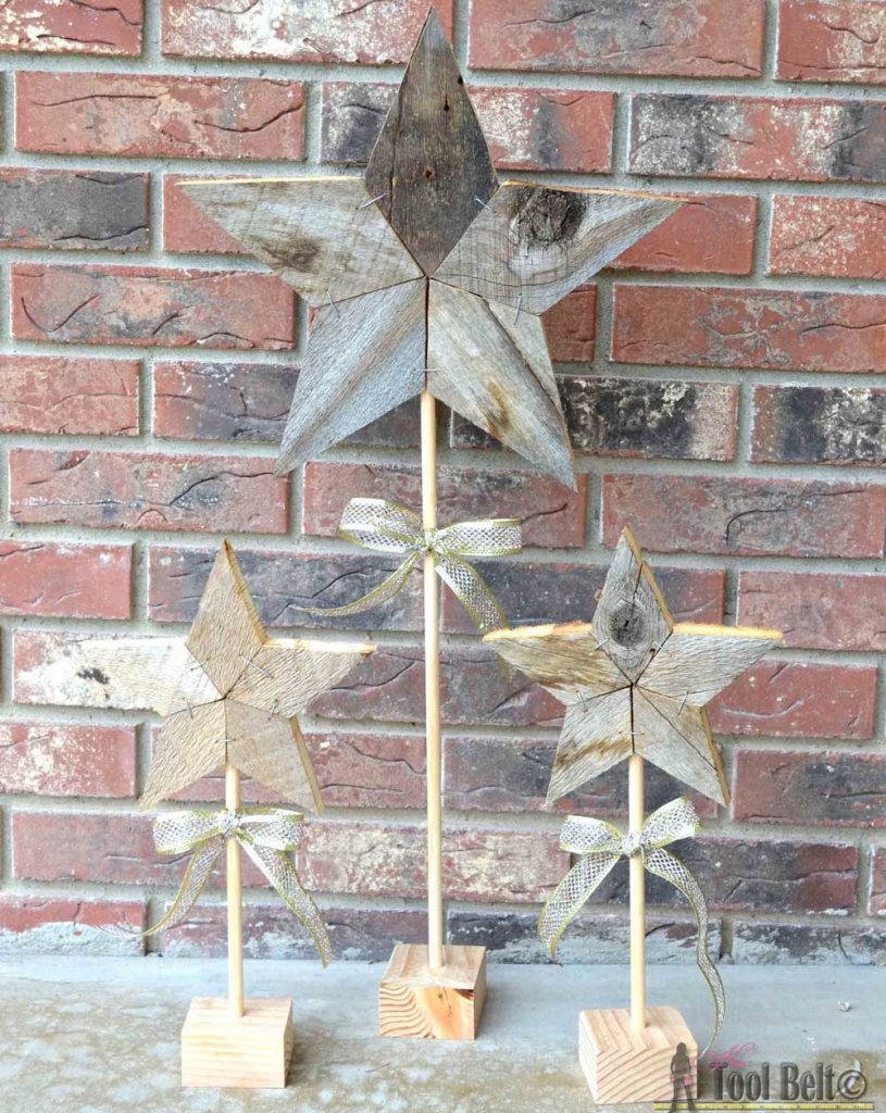 Easily add natural elements into your Christmas decor with these simple rustic patchwork wooden stars. Free patterns and tutorial.