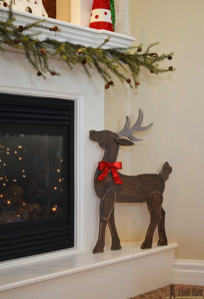 Make a cute DIY wood reindeer from a simple 1x8 board, free printable pattern.