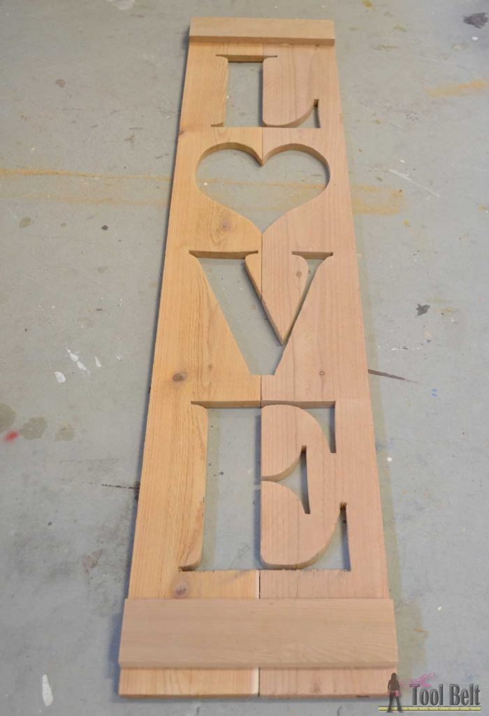 DIY big LOVE wood sign for Valentine's decor. Free plans and tutorial. 