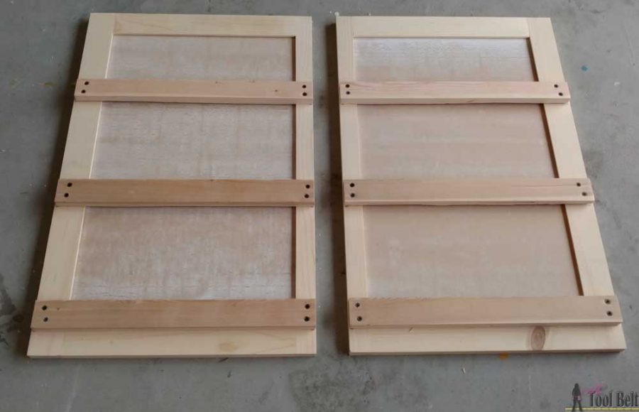 kosteloos plannen om een DIY 5 lade dressoir/commode met kraal boord detail te bouwen. 