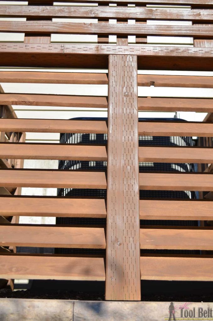 Hide that unsightly A/C unit or pool equipment with a decorative wood screen. The louver wood slats allow for air flow to the unit. Free plans and tutorial. 