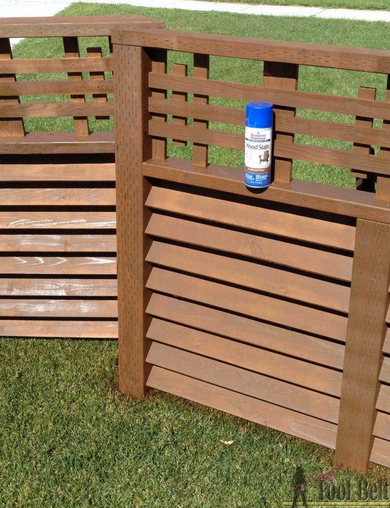 Hide that unsightly A/C unit or pool equipment with a decorative wood screen. The louver wood slats allow for air flow to the unit. Free plans and tutorial. 