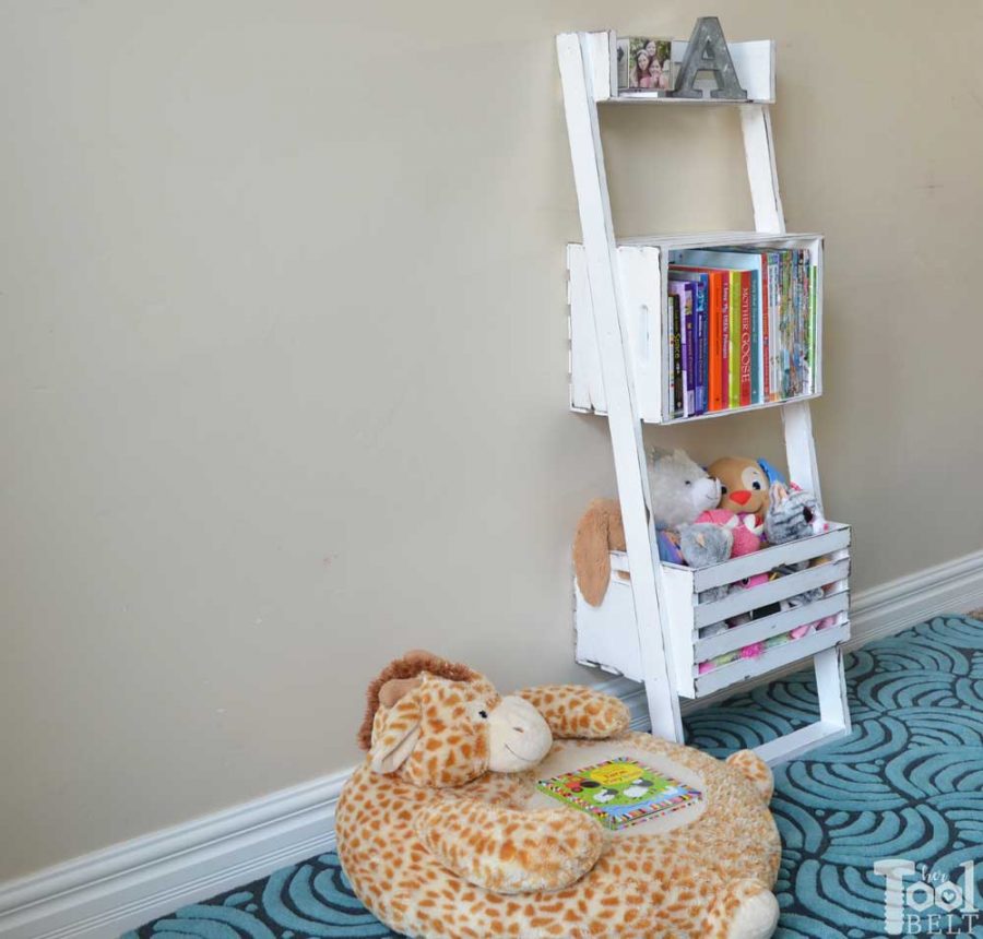 Oh this would be super easy to make. Build a leaning storage and bookshelf with crates, perfect to help organize kids bedrooms. Free building plans.