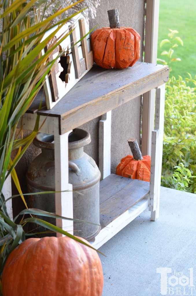 Pallet table made from FREE pallets! Yes please. Free plans