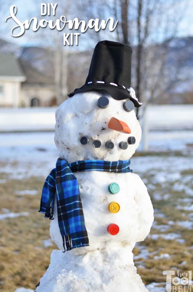 Do you want to build a Snowman? DIY snowman kit made out of wood, fleece and felt. Tutorial and free pattern with fun snowman accessories.