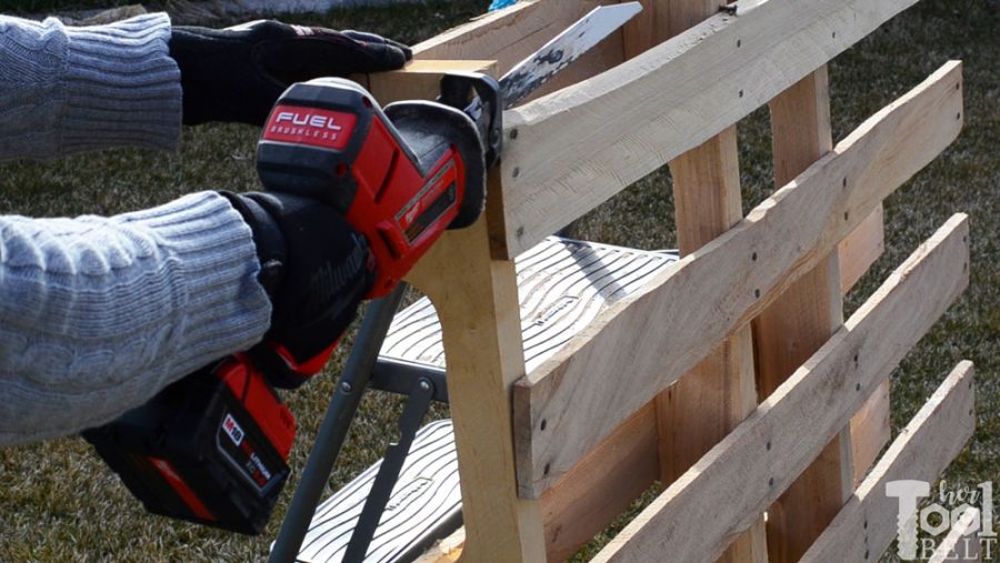 The easy way to take apart pallets and save the nail holes. It only takes a few minutes to dismantle the pallets. Slide the blade between the slats.