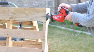 How to Take Apart Pallets Easy