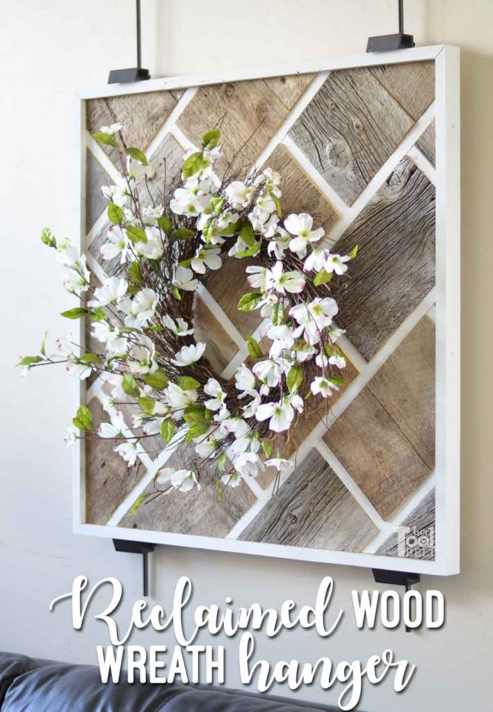 DIY Reclaimed wood wall art to hang those beautiful wreaths. Made from barn wood in a fun brick pattern. 