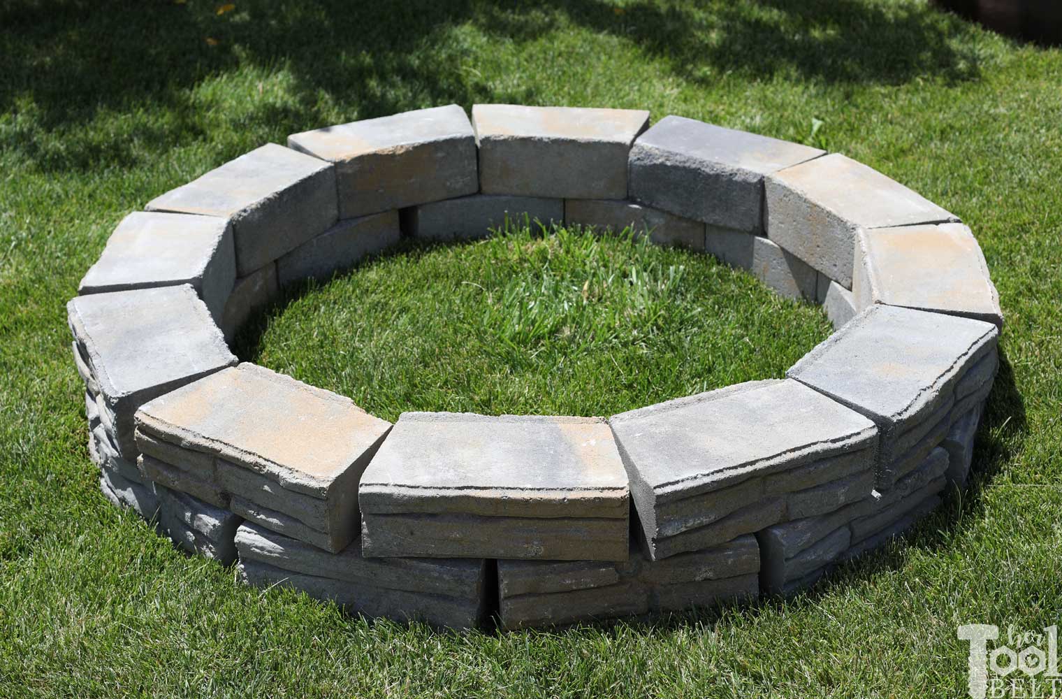 Diy Backyard Fire Pit Her Tool Belt, How Many Wall Blocks To Make A Fire Pit