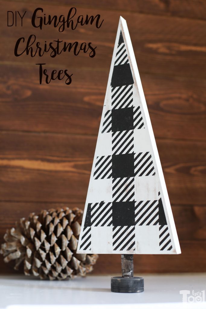 DIY black and white gingham Christmas Trees for your table top decor. Free vinyl template file to make your own. 