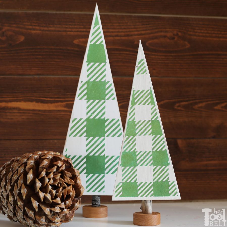 DIY gingham Christmas Trees for your table top decor. Free vinyl template file to make your own. 