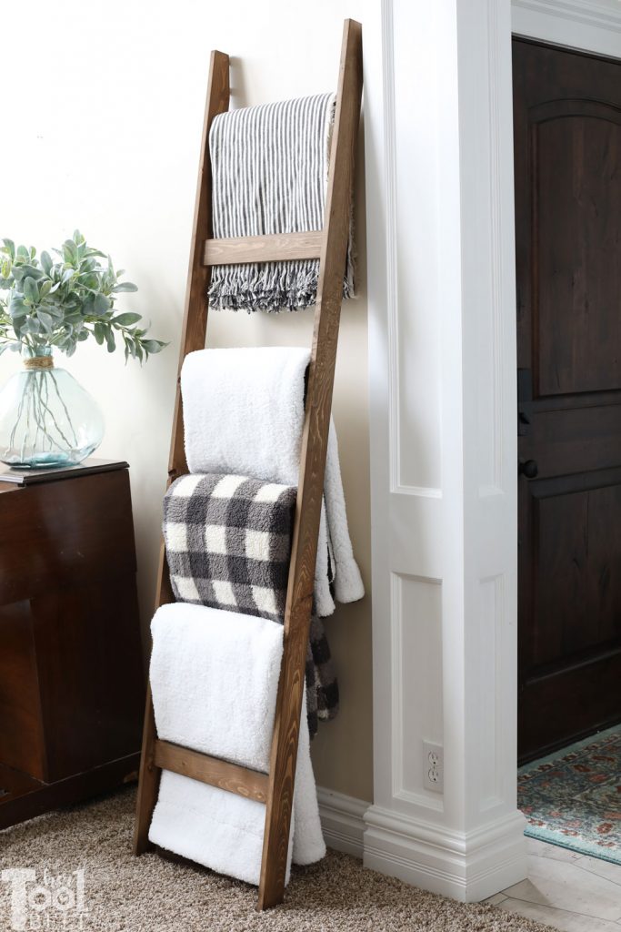 $5 blanket ladder - free plans to build this simple blanket ladder to store your favorite throws!