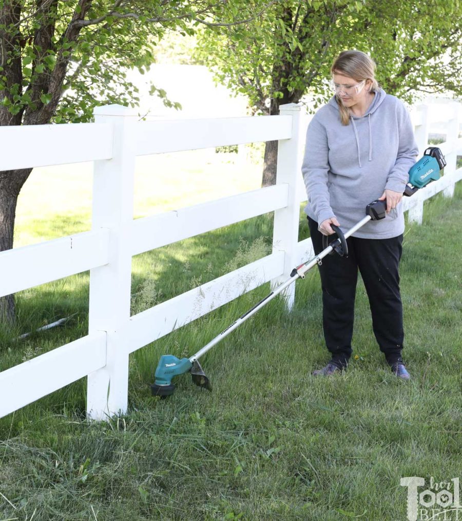 Want a light weight, easy to use weed eater with plenty of power? Check out the Makita cordless weed eater. 