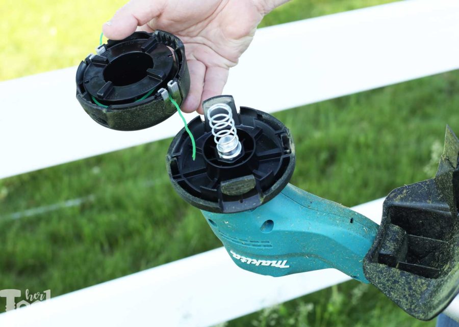 Want a light weight, easy to use weed eater with plenty of power? Check out the Makita cordless weed eater. 