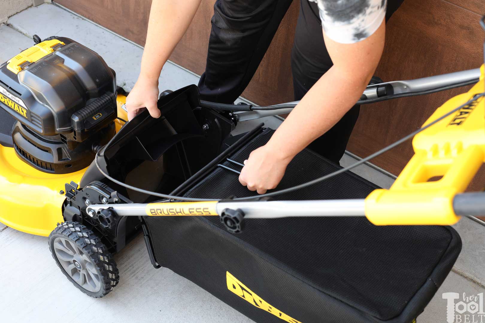 How to Attach a Bag to a Lawn Mower  